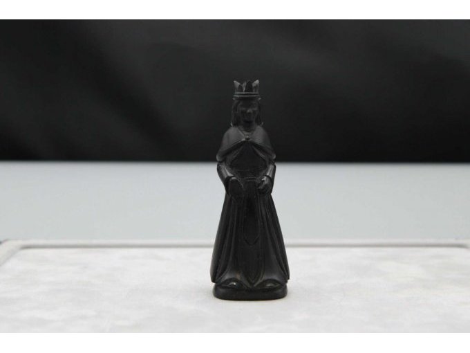 Schachfigur aus schwarzem Onyx, Dame