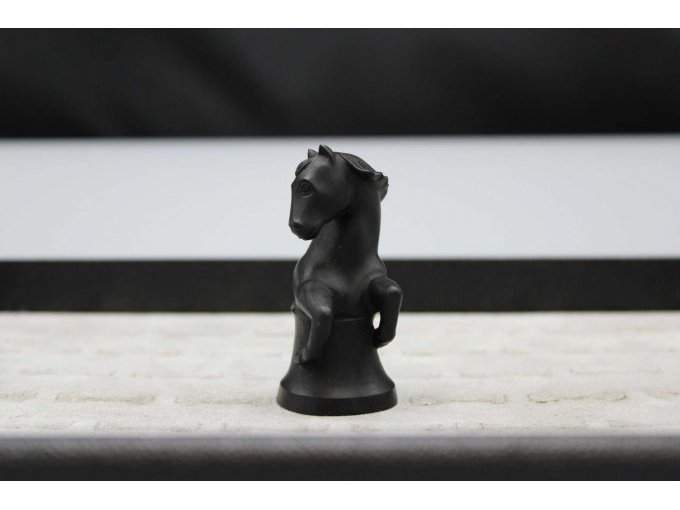 Schachfigur aus schwarzem Onyx, Springer