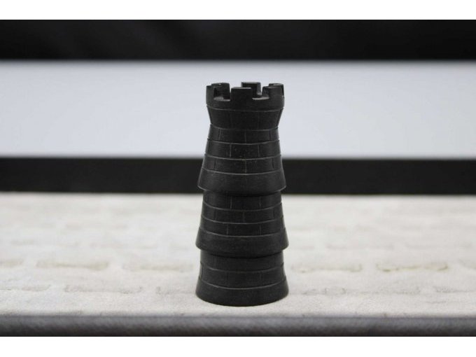 Schachfigur aus schwarzem Onyx, Turm