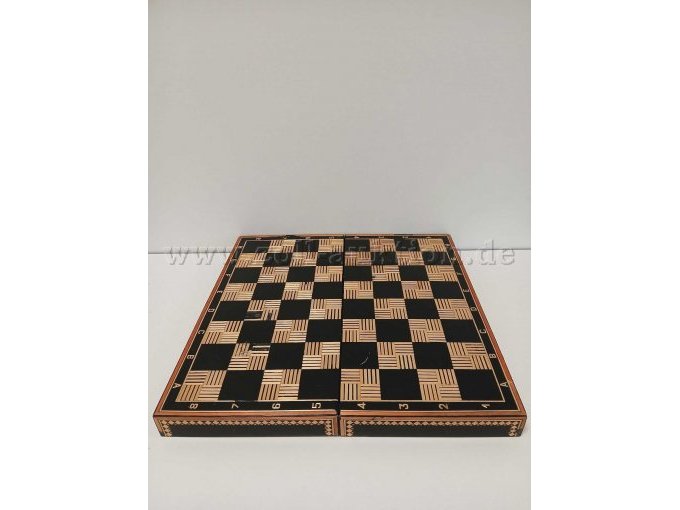 Schachbrett ohne Figuren