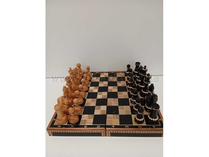 Schachbrett mit Figuren