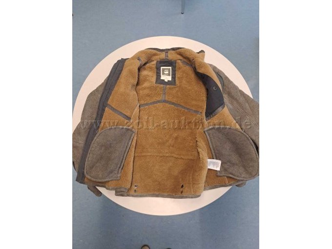 Vorderseite mit geöffnetem Reißverschluss