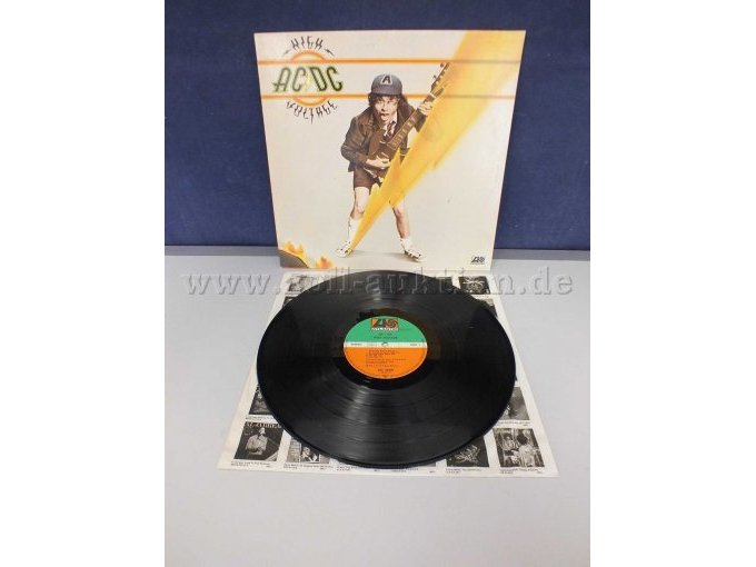 Detailansicht der LP "High Voltage"ohne Hülle