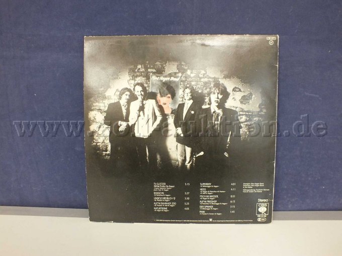 Rückseite der LPs mit Auflistung der Lieder, mit Beschädigungen