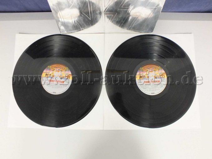 Detailansicht der LP "Kiss Double Platinum" ohne Hülle