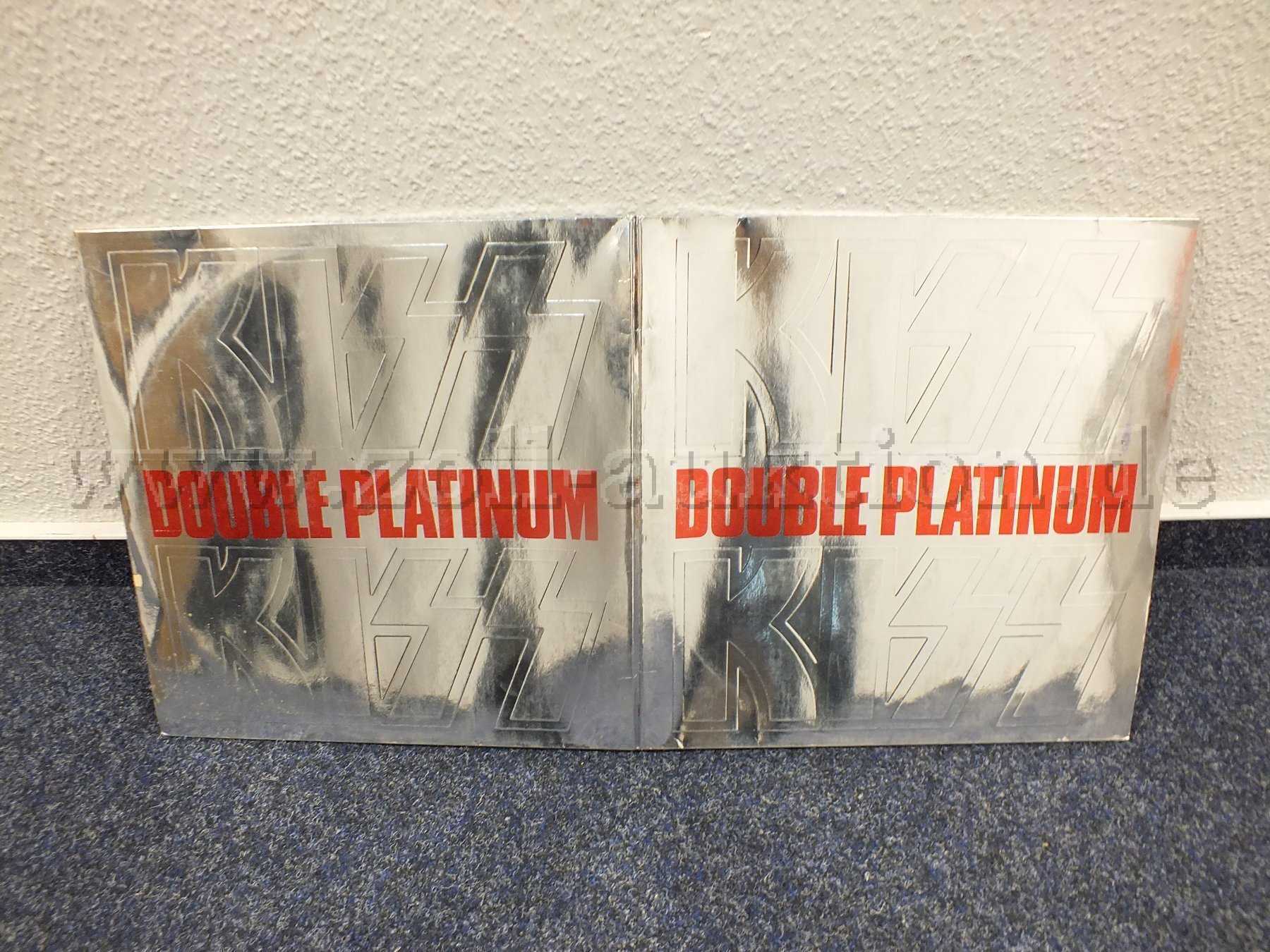 Gesamtansicht der LP "Kiss Double Platinum", mit Beschädigungen