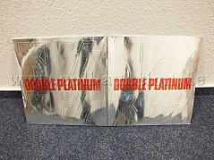 Gesamtansicht der LP "Kiss Double Platinum", mit Beschädigungen