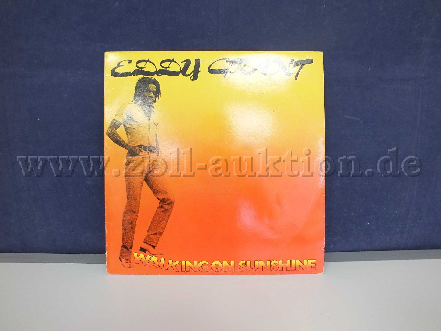 Ansicht des Covers "Walking On Sunshine" von vorne, mit Beschädigungen