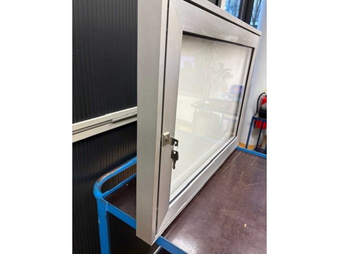 Schaukasten li. Seite