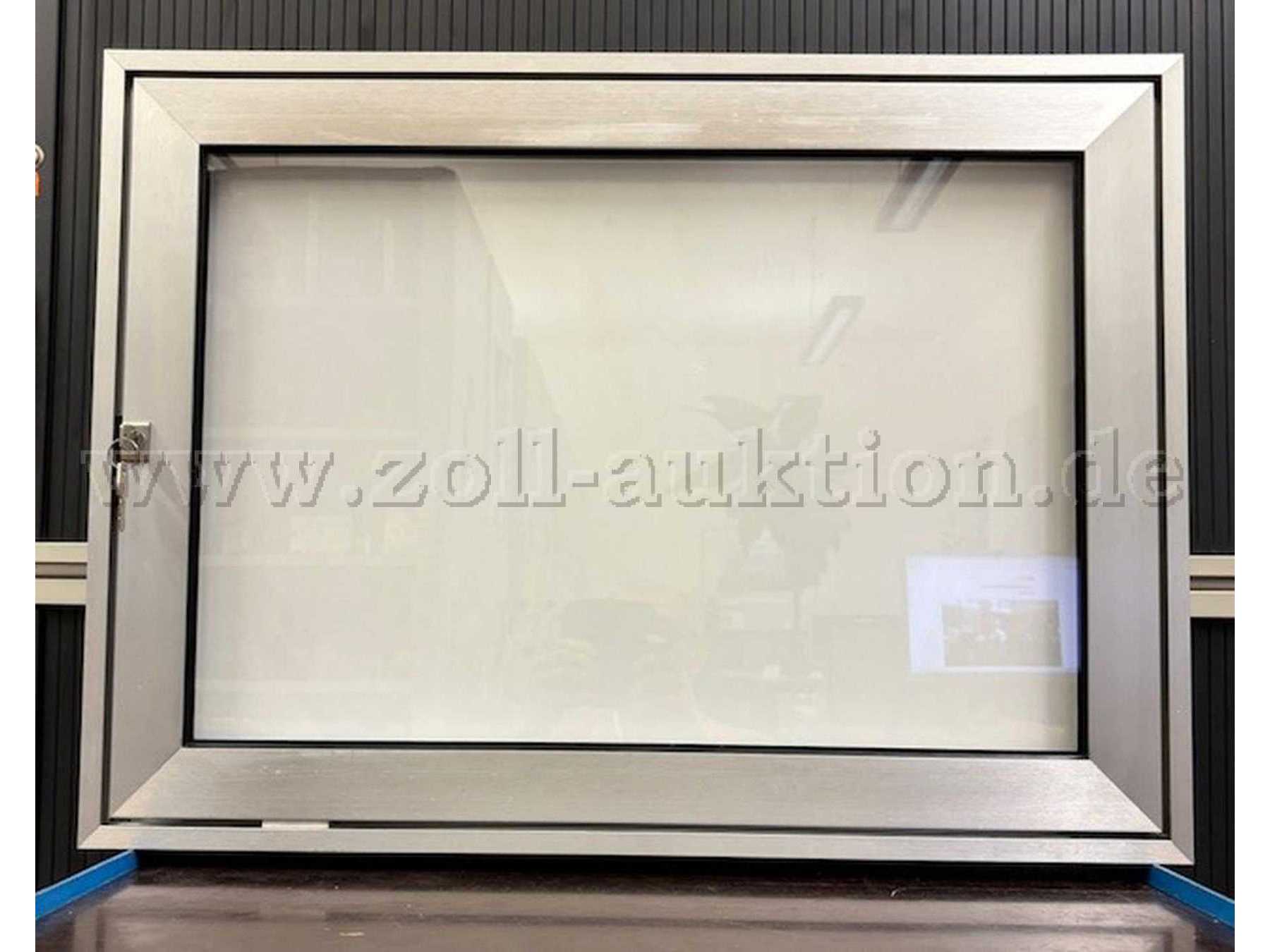 Schaukasten Frontansicht
Gebrauchsspuren und leichte Kratzer