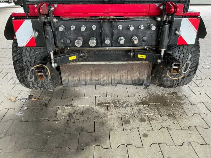 Frontansicht Anschlüsse Hydraulik