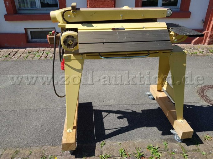 Scheppach Bandschleifmaschine bsm2010 Vorderansicht mit geneigter Arbeitsplatte