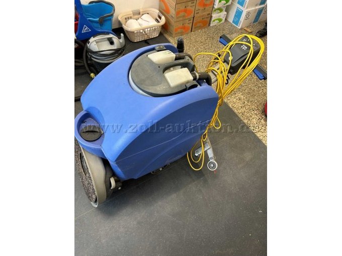 Scheuersaugmaschine seitlich