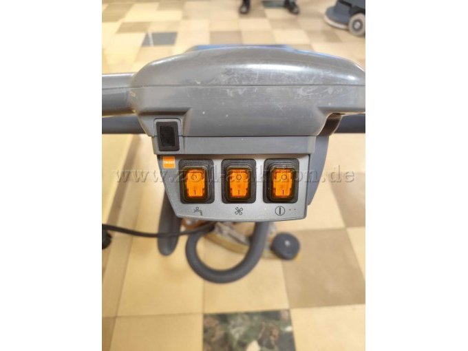 1 Scheuersaugmaschine TASKI swingo 450E - DEFEKT – foto 5 – kavel bij Zoll-Auktion, Rethem (Aller)