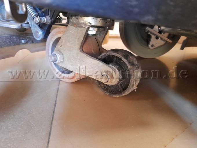 1 Scheuersaugmaschine TASKI swingo 450E - DEFEKT – foto 12 – kavel bij Zoll-Auktion, Rethem (Aller)
