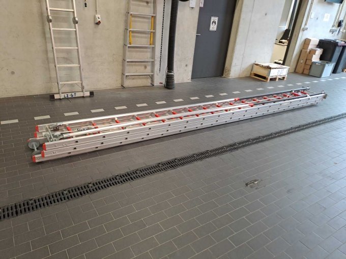 1 Schiebeleiter 3-teilig des Herstellers Günzburger Steigtechnik – foto 2 – kavel bij Zoll-Auktion, Gütersloh