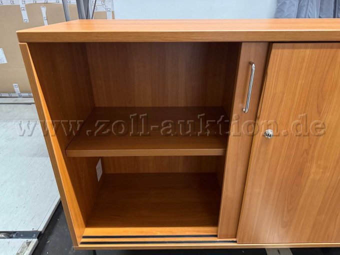 Frontalansicht Schiebetürenschrank 2 OH, linke Seite offen