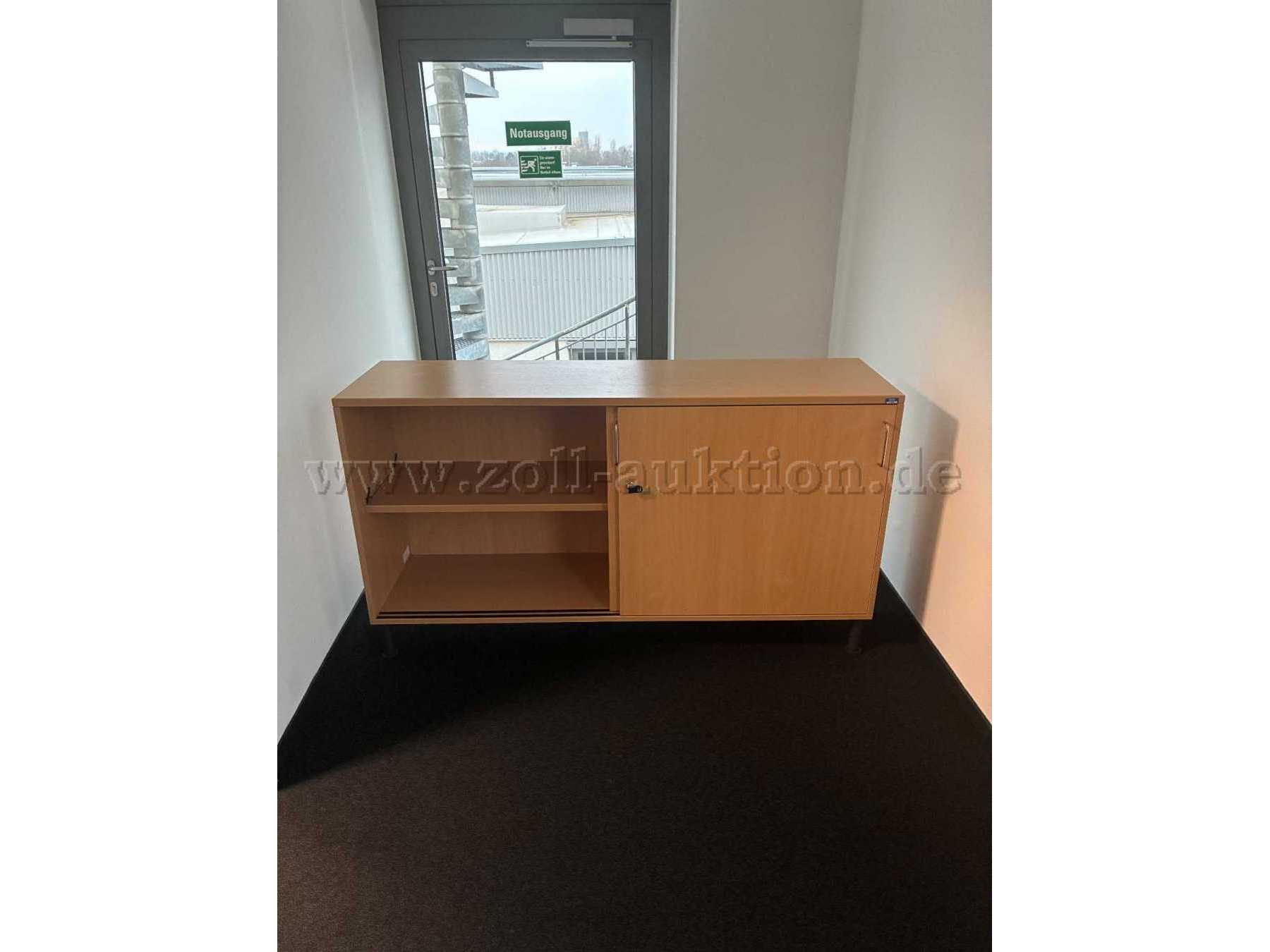 Ansicht Schiebetürenschrank 2 OH, linke Seite offen, rechte Seite geschlossen