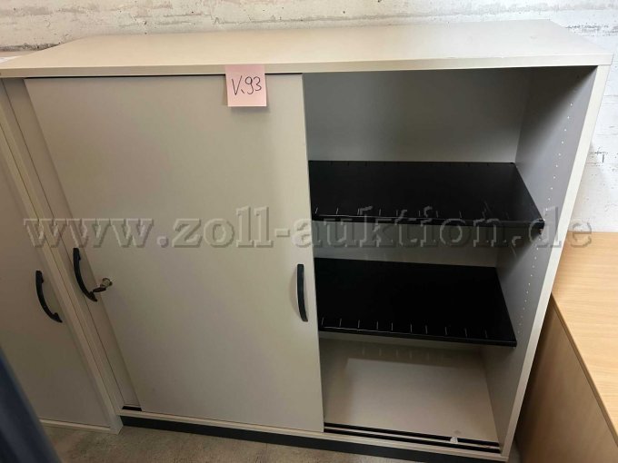 Rechte Tür geöffnet