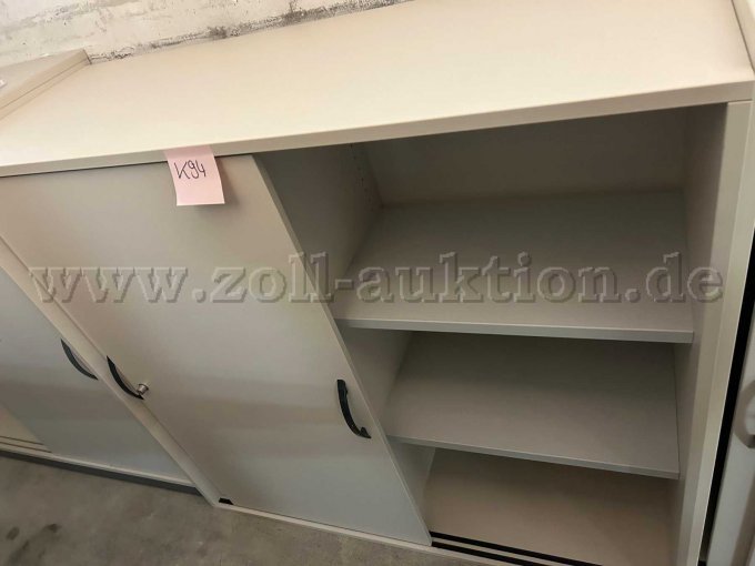 Rechte Tür geöffnet