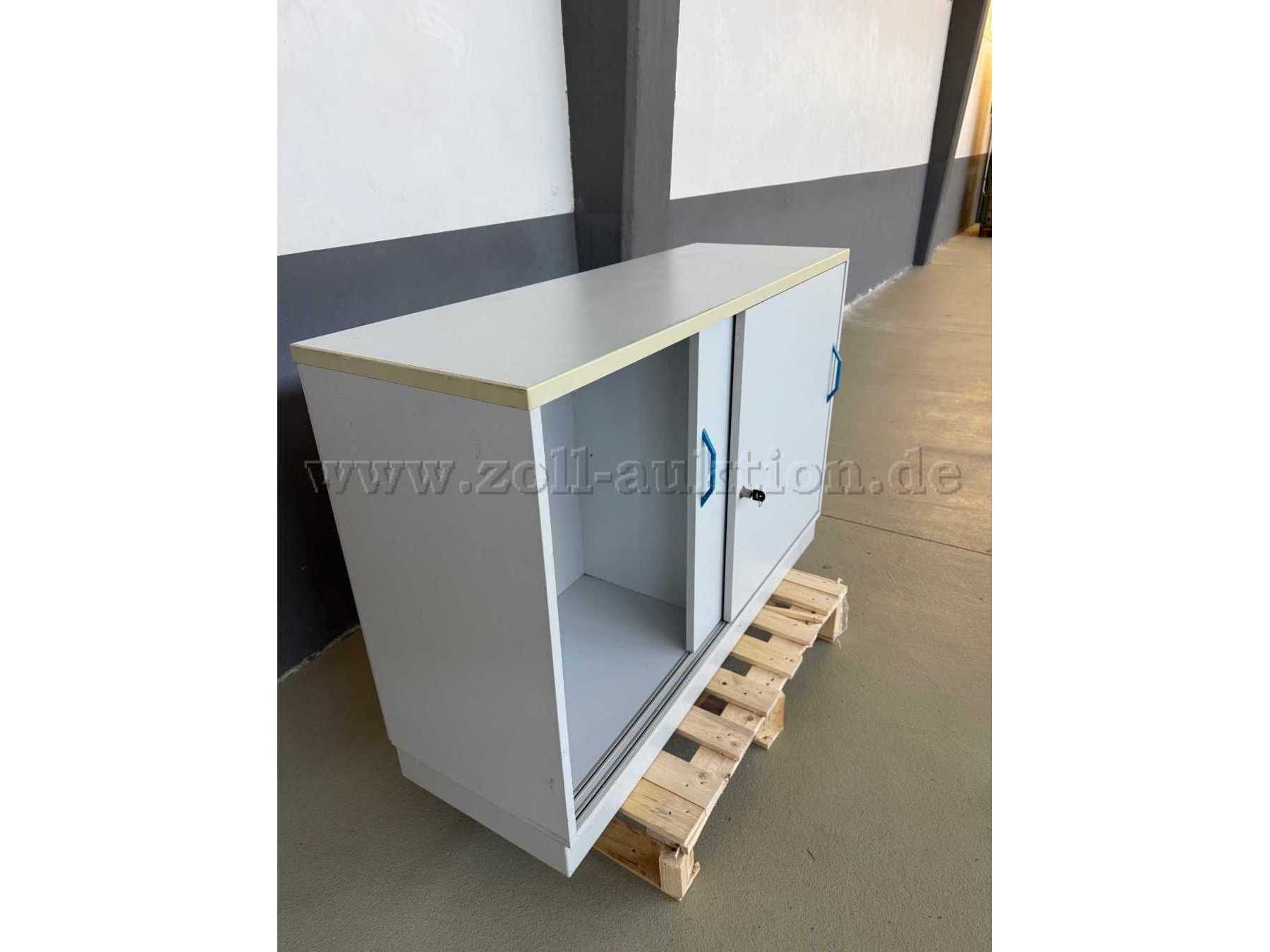 Ansicht von links geöffnet