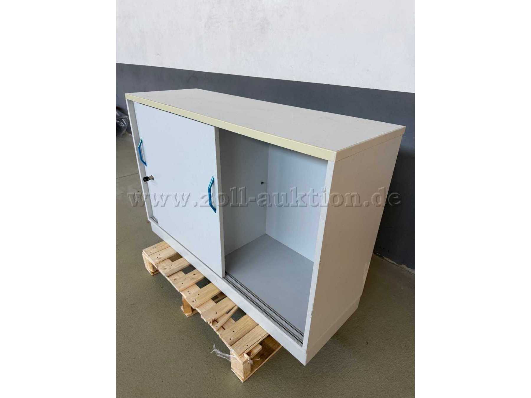 Ansicht von rechts geöffnet