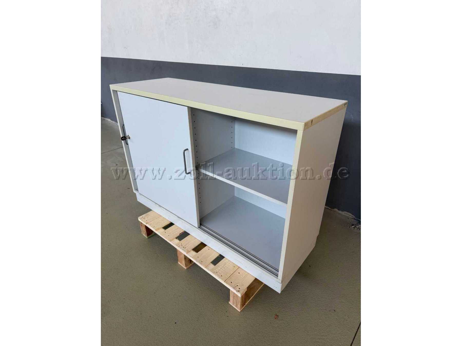 Ansicht von rechts geöffnet