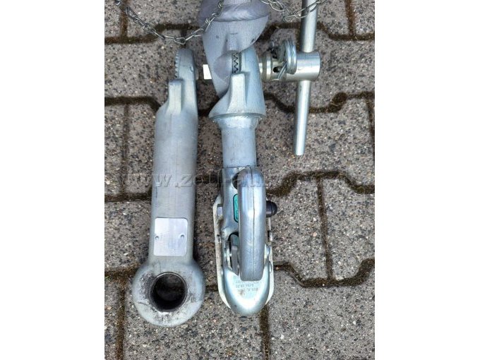 höhenverstellbare Zugdeichsel Knott KHV 7,5 Pz mit Zugkugelkupplung und auswechselbar auf Zugöse