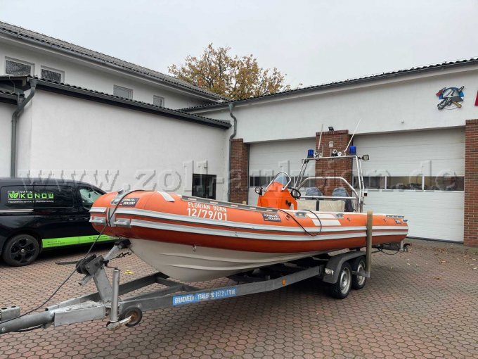 Boot von der linken Seite vorn