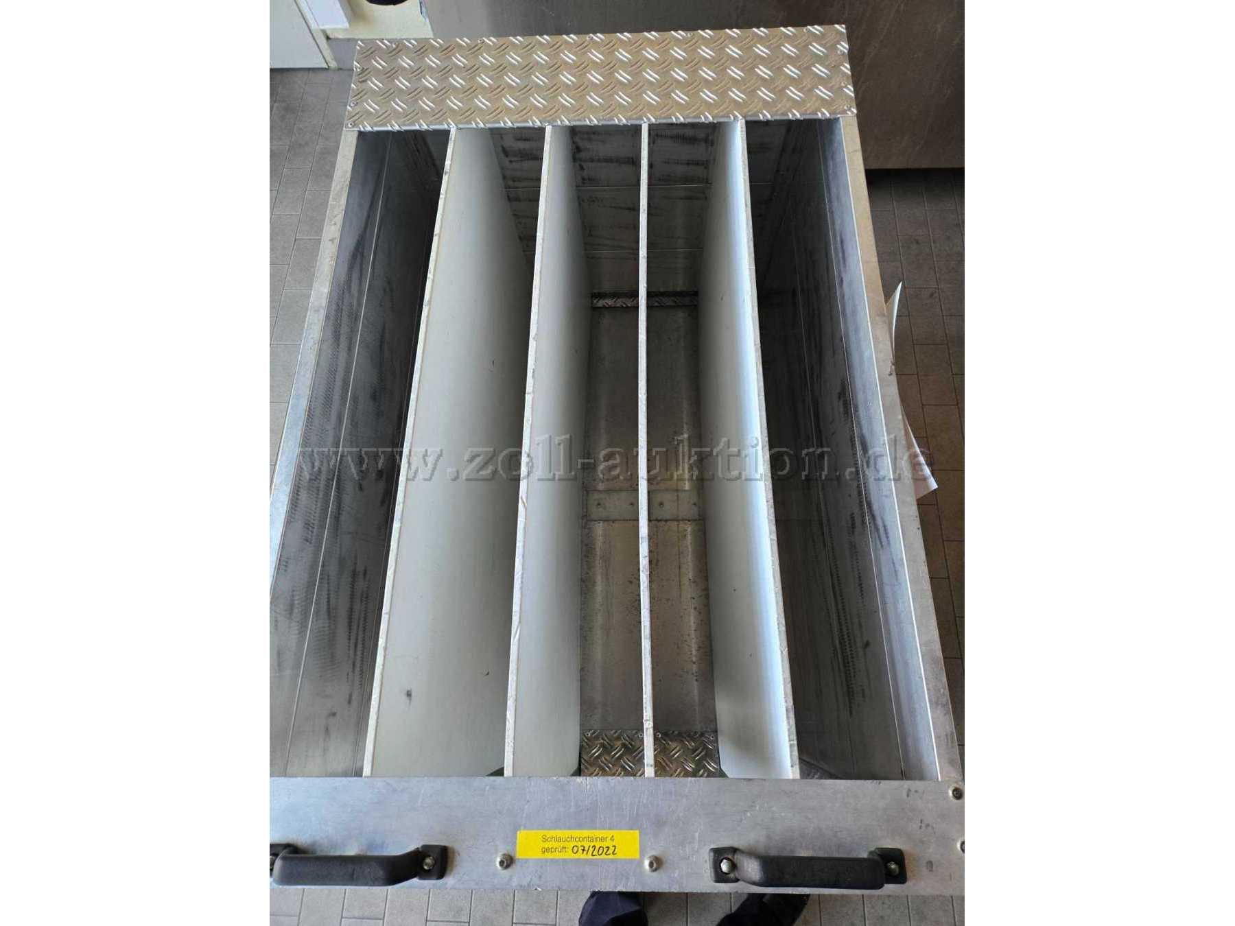 Schlauchfächer demontierbar.