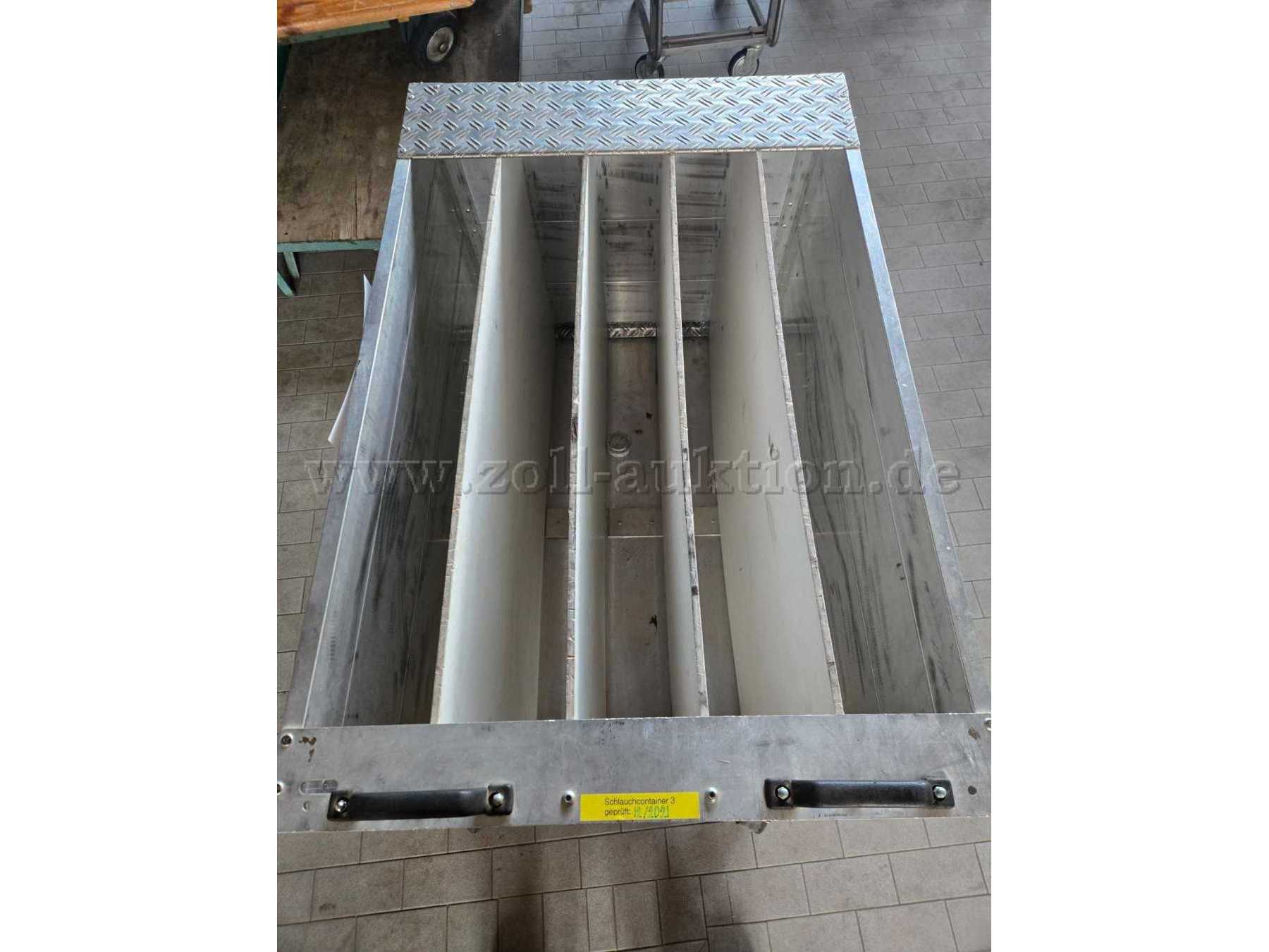 Schlauchrollwagen
Trennwende sind demontierbar.