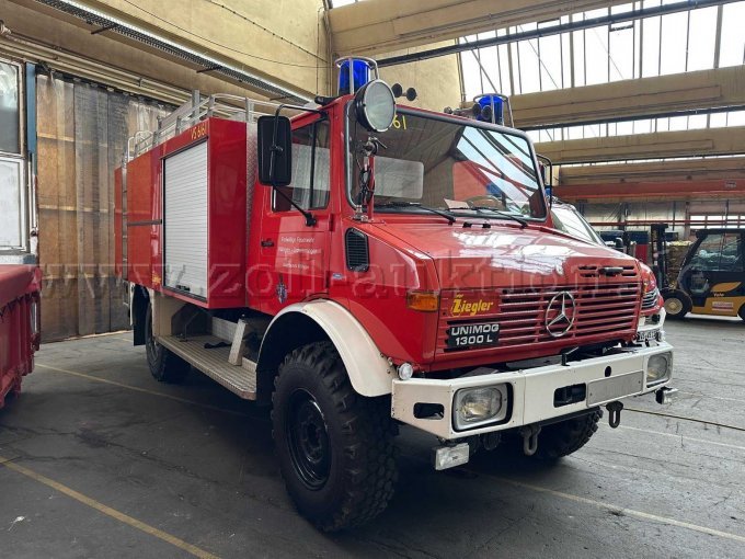 Schräg vorne rechts