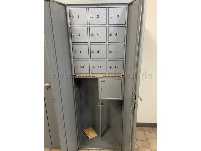 Schließfachschrank geöffnet