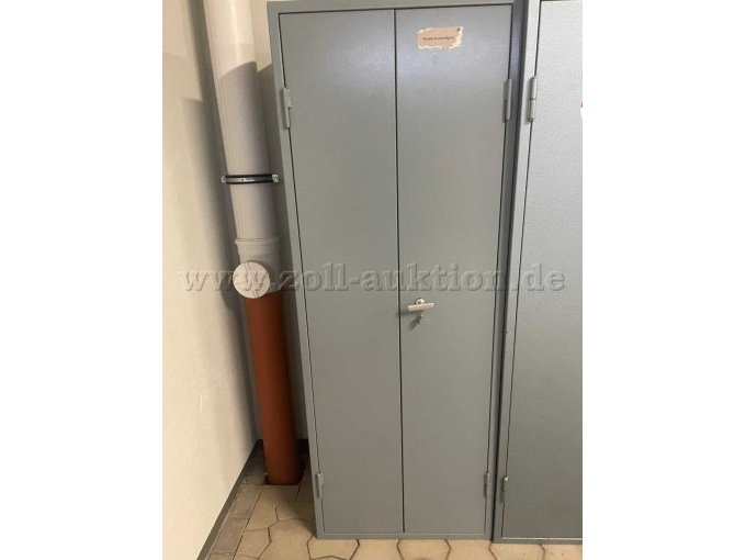 Schließfachschrank geschlossen