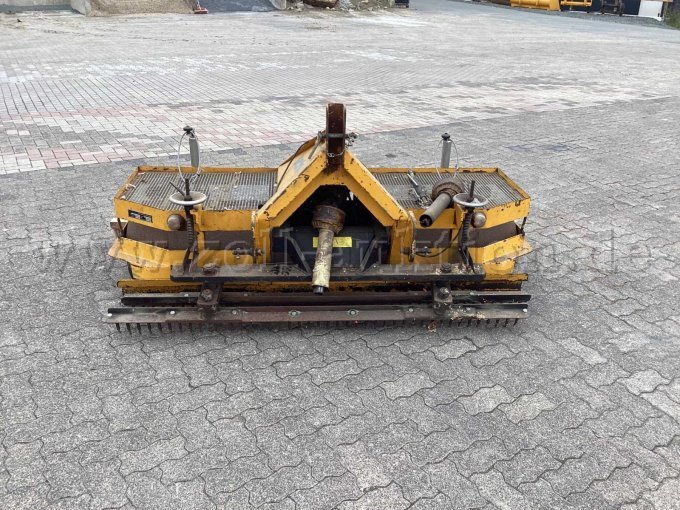 1 Schliesing Hartplatzpflegegerät Type 2000, Rüttellegge – kavel bij Zoll-Auktion, Winterberg