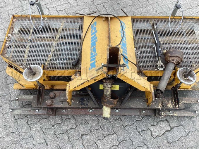 1 Schliesing-onderhoudsmachine voor harde banen, type 2000, trileg – foto 4 – kavel bij Zoll-Auktion, Winterberg