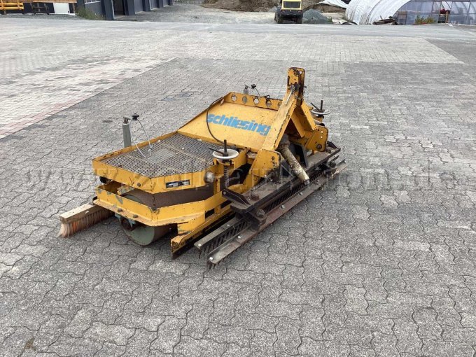 1 Schliesing-onderhoudsmachine voor harde banen, type 2000, trileg – foto 8 – kavel bij Zoll-Auktion, Winterberg