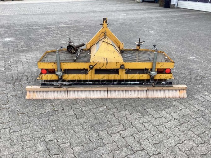 1 Schliesing-onderhoudsmachine voor harde banen, type 2000, trileg – foto 7 – kavel bij Zoll-Auktion, Winterberg
