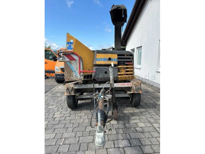 Holzhäcksler vorne