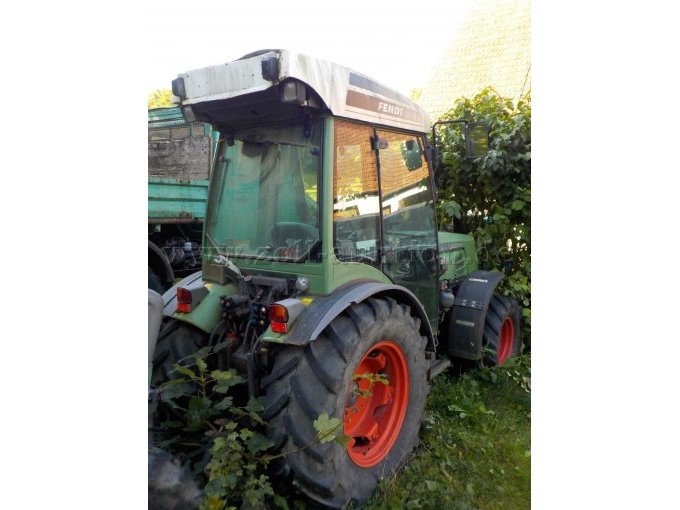 1 smalspoor-landbouwtractor Fendt 208 V – foto 3 – kavel bij Zoll-Auktion, Veitshöchheim