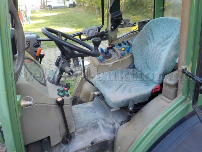 1 smalspoor-landbouwtractor Fendt 208 V – foto 5 – kavel bij Zoll-Auktion, Veitshöchheim