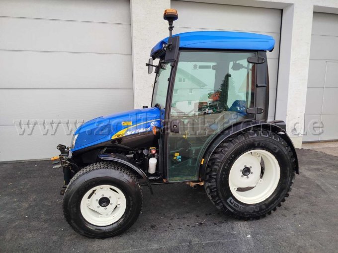 1 Schmalspur Schlepper New Holland T3030 Allrad – foto 2 – kavel bij Zoll-Auktion, Buchenberg