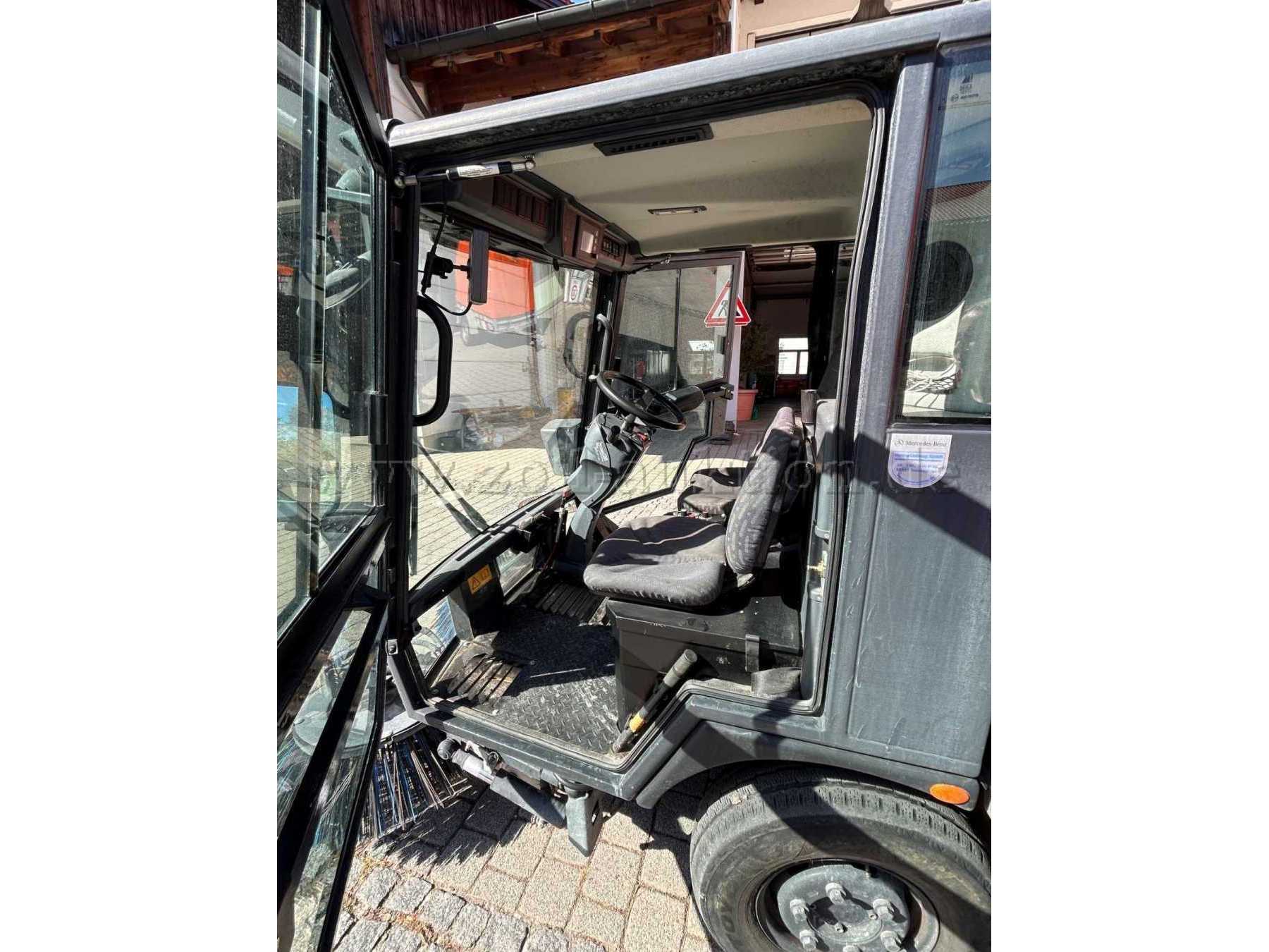 Einstieg Fahrerkabine