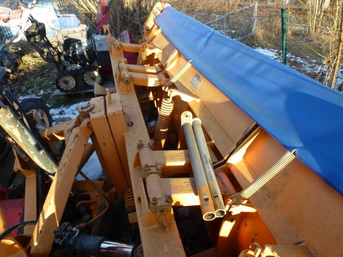 Teilansicht Schmidt MF 2.4 Schnee-
pflug