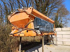 Schräg links