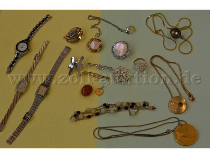 1 Modeschmuck-
Konvolut
18-teilig