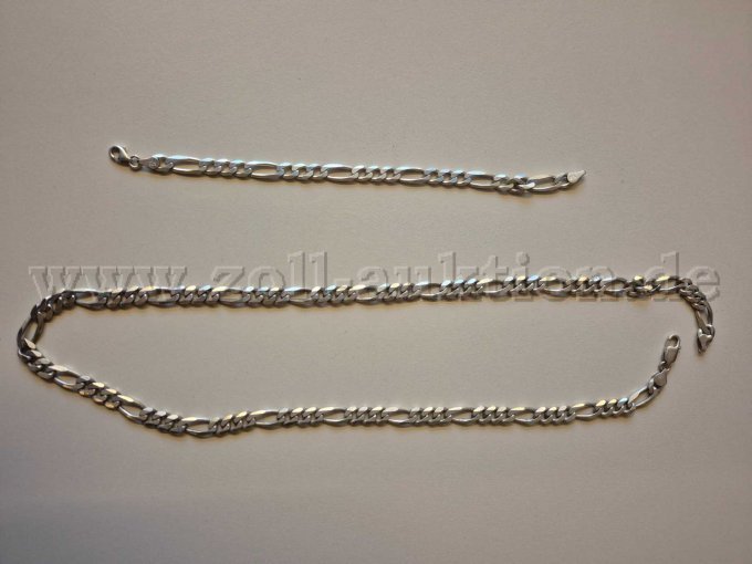 Silberkette und Silberarmband Seitenansicht