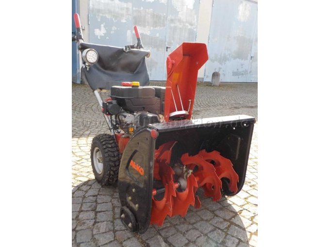 Frontansicht Schneefräse