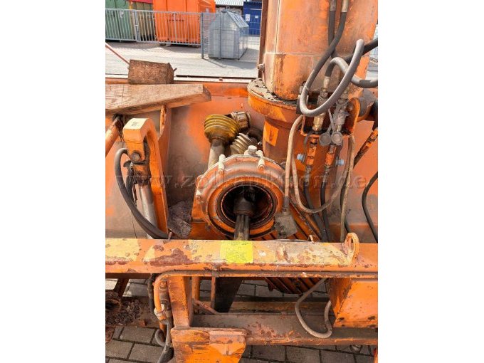 hydraulisch drehbarer Auswurfturm