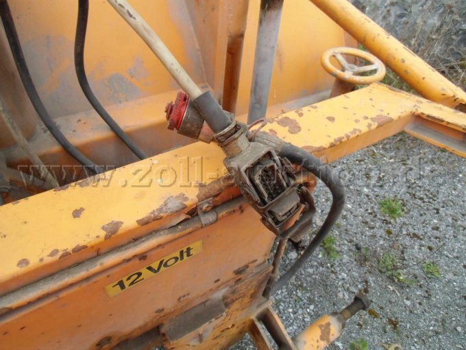 Anschlüsse Hydraulik und Elektrik